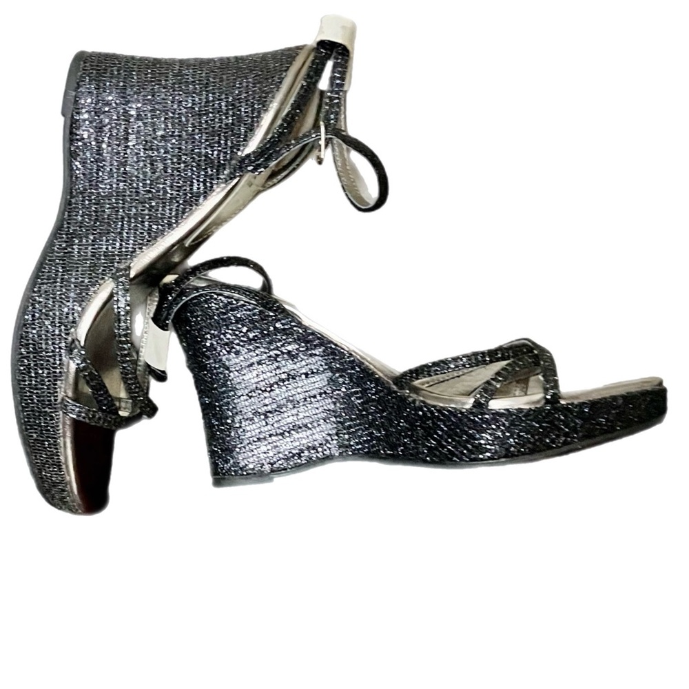 😎 NWOB Unlisted Black Wedge Sandals with Strappy Design